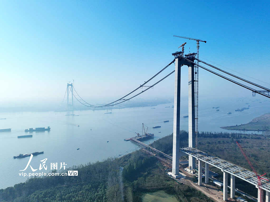 江蘇儀征：龍潭長江大橋建設有序推進